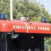 Lodi, auto avvolta dalle fiamme: trovata una persona morta all'interno Lodi, auto avvolta dalle fiamme: trovata una persona morta all'interno