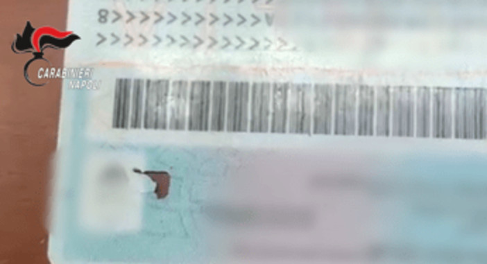 Carte d’identità elettroniche 'decapitate' del microchip: scoperti 3 casi in pochi giorni a Napoli