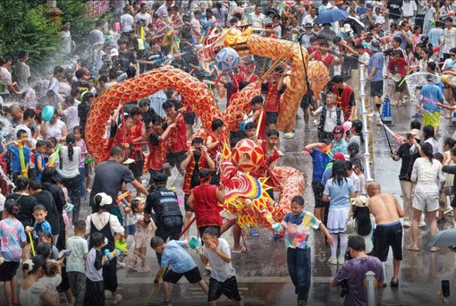 Dragon Boat Festival, a Pechino 8,4 mln di visite turistiche durante le vacanze Dragon Boat Festival, a Pechino 8,4 mln di visite turistiche durante le vacanze