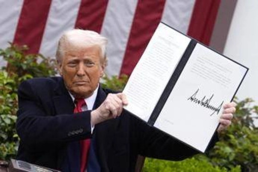 Dazi sì o dazi no, l'incertezza costa: tutti i danni del 'tira e molla' di Trump