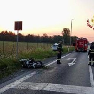 Scontro tra auto e moto nel milanese, un morto e un ferito