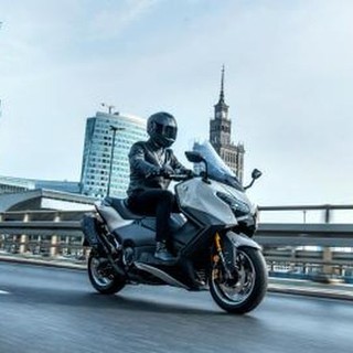 Arriva la versione 2025 di Yamaha TMAX e TMAX Tech MAX