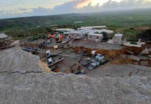 Frana a Niscemi, notte al Palasport per oltre 500 sfollati