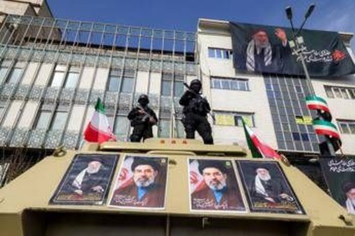 Iran: "Negoziati con Usa non all'ordine del giorno, attacchi finché necessario"