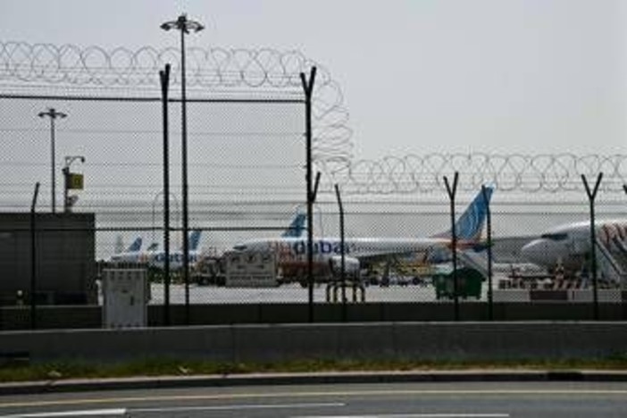 Dubai, aeroporto riapre dopo stop per droni Iran: primi voli stasera Dubai, aeroporto riapre dopo stop per droni Iran: primi voli stasera