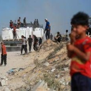 Gaza, Israele interrompe fornitura aiuti nel nord