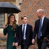 Principe George, primo giorno di college a Eton: accompagnato da mamma Kate e papà William Principe George, primo giorno di college a Eton: accompagnato da mamma Kate e papà William