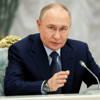 Trump: &quot;Putin risponderà a attacco Kiev&quot;. Papa Leone, appello a Mosca: &quot;Serve gesto di pace&quot;