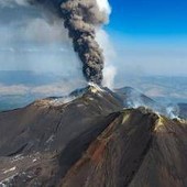 Eruzione Etna, voli in arrivo sospesi fino alle 12 all'aeroporto di Catania