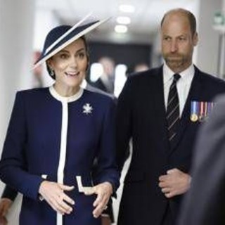 Kate Middleton omaggia Lady Diana e il suo iconico look navy