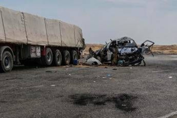 Egitto, tragico scontro tra minibus e camion al Cairo: 10 morti e 24 feriti