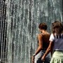 Caldo allenta la morsa nel weekend, oggi ancora allerta rossa in tre città