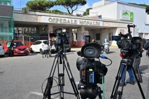 Bimbo trapiantato a Napoli, il legale: "Riunione su terapia per alleviare sofferenze" Bimbo trapiantato a Napoli, il legale: "Riunione su terapia per alleviare sofferenze"