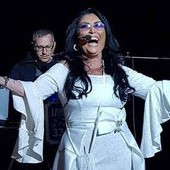 Addio a Cinzia Oscar, voce della canzone napoletana: aveva 63 anni Addio a Cinzia Oscar, voce della canzone napoletana: aveva 63 anni