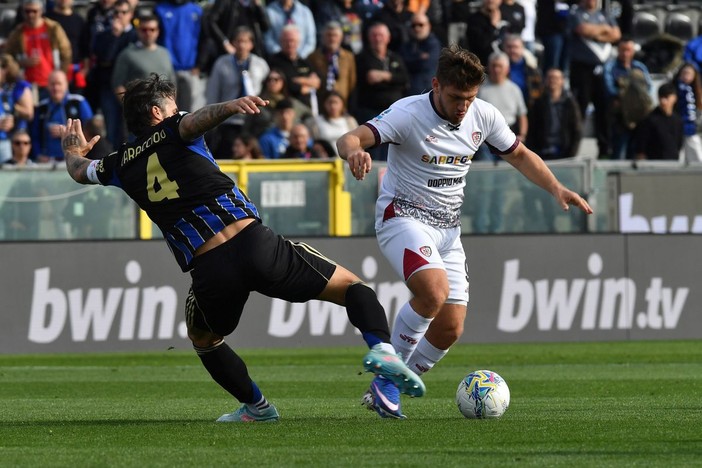 Il Pisa in dieci piega 3-1 il Cagliari, doppietta di Caracciolo Il Pisa in dieci piega 3-1 il Cagliari, doppietta di Caracciolo