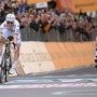 Pogacar cade e trionfa, sua per la prima volta la Milano-Sanremo Pogacar cade e trionfa, sua per la prima volta la Milano-Sanremo
