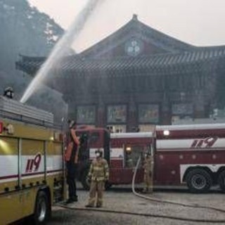 Caos incendi in Corea del Sud: 19 morti e 27mila evacuati