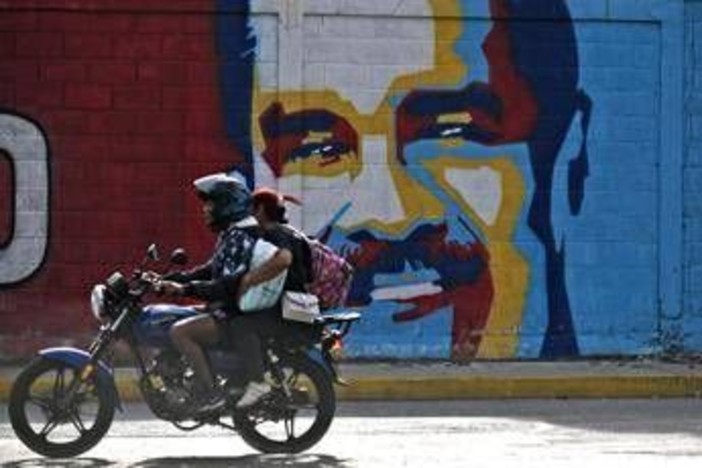 Venezuela, Trump chiude era di Maduro: gli scenari. Caracas: "Ci difenderemo" Venezuela, Trump chiude era di Maduro: gli scenari. Caracas: "Ci difenderemo"