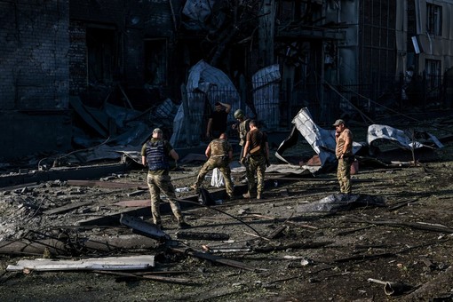 Notte di attacchi incrociati tra Russia e Ucraina, morti e feriti Notte di attacchi incrociati tra Russia e Ucraina, morti e feriti