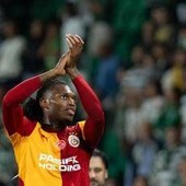 Leao, pioggia di fischi all'esordio in Champions con il Galatasaray