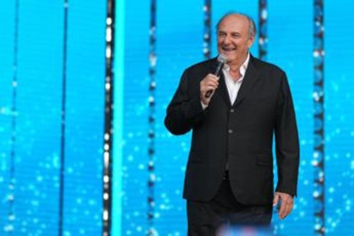 Gerry Scotti compie 70 anni, da 'L'accendiamo?' a 'Eh già' le frasi cult conduttore Gerry Scotti compie 70 anni, da 'L'accendiamo?' a 'Eh già' le frasi cult conduttore 