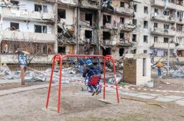 Ucraina-Russia, oggi i colloqui a Istanbul. Mosca non ferma gli attacchi: bombe e droni su tutto il paese