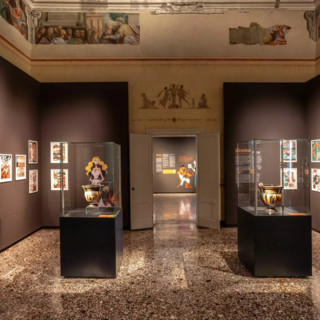 Intesa Sanpaolo, a Vicenza la mostra “Ceramiche e nuvole”