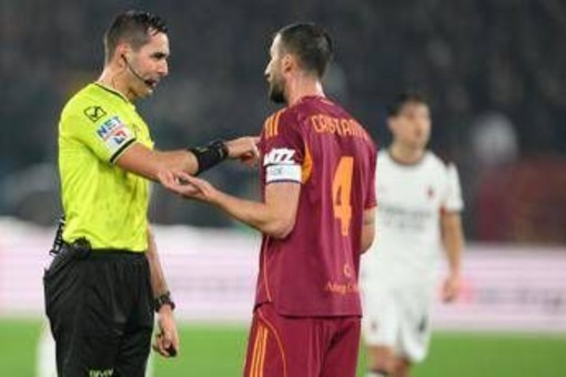 Bartesaghi tocca di mano, arbitro assegna rigore: proteste in Roma-Milan