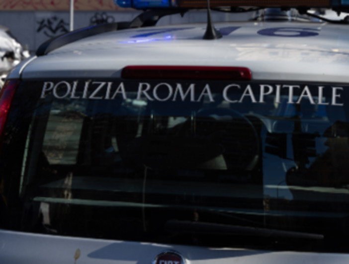 Roma, scontro tra auto e moto: muore sul colpo un 42enne Roma, scontro tra auto e moto: muore sul colpo un 42enne