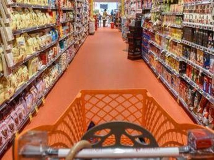 Boom prezzi alimentari, Istat: &quot;Dal 2021 aumentati del 25%&quot;