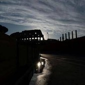 Roma, nella notte incidente al Colosseo: muore operaio di 22 anni