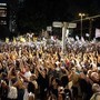 Gaza, Netanyahu non parla di tregua: avanti offensiva. A Tel Aviv 350mila in piazza per gli ostaggi