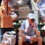 Sinner, crollo fisico al Roland Garros per una 'cascata fisiologica': cosa è successo Sinner, crollo fisico al Roland Garros per una 'cascata fisiologica': cosa è successo