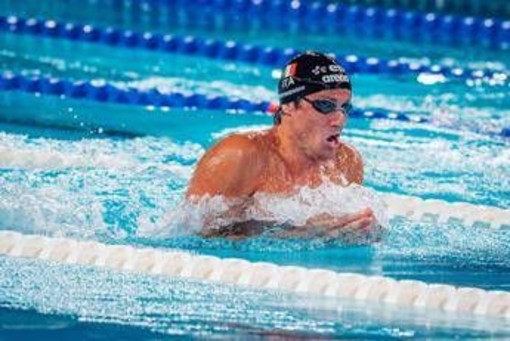 Chi è Nicolò Martinenghi, oro agli Europei di nuoto nei 100 rana