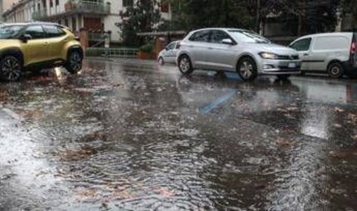 Domenica con maltempo sull'Italia, allerta meteo arancione per Liguria e Lombardia