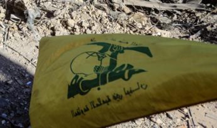 Milano, in corteo con bandiera Hezbollah: indagata per istigazione a terrorismo Milano, in corteo con bandiera Hezbollah: indagata per istigazione a terrorismo