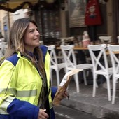 Napoli, il portalettere al servizio della comunità nel centro storico Napoli, il portalettere al servizio della comunità nel centro storico