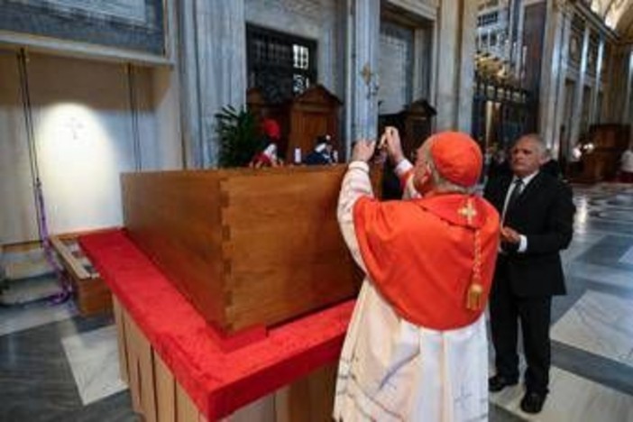 Funerali Papa Francesco, i numeri della rete. Post Zelensky su Trump al top per interazioni