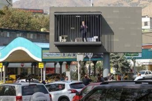 Iran, Teheran pronta a colpire personale Usa: lo considera "legittimo" Iran, Teheran pronta a colpire personale Usa: lo considera "legittimo"