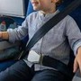 Bambino non vuole di allacciarsi la cintura prima del decollo, volo cancellato