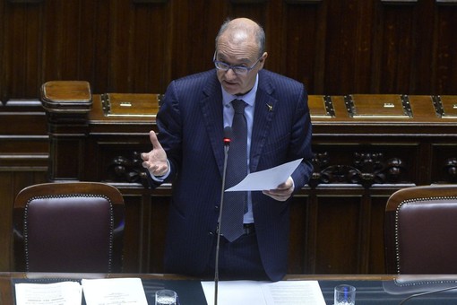 Strage Crans-Montana, il 7 gennaio un minuto di silenzio in tutte le scuole Strage Crans-Montana, il 7 gennaio un minuto di silenzio in tutte le scuole