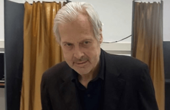 Vittorio Sgarbi e la lotta contro la depressione: &quot;Non avevo più voglia di vivere, pesavo 59 chili&quot;