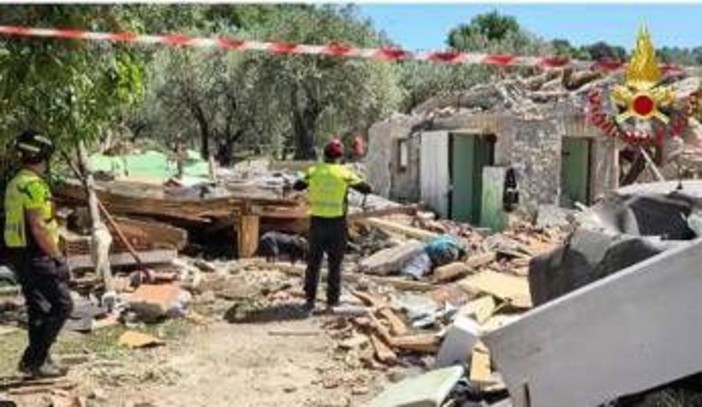 Viterbo, esplode villetta a Bolsena: morto un 67enne Viterbo, esplode villetta a Bolsena: morto un 67enne