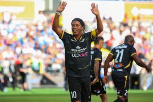 Ronaldinho, annuncio a sorpresa: giocherà nel Ravenna in Serie C Ronaldinho, annuncio a sorpresa: giocherà nel Ravenna in Serie C