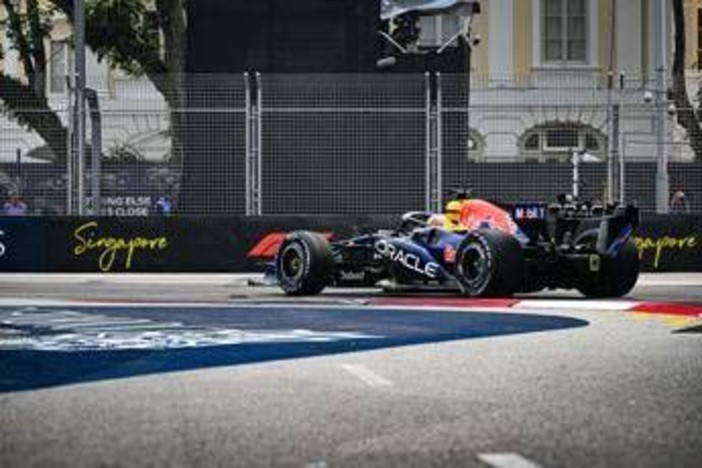 F1, Verstappen in pole nella Sprint del Gp di Singapore ma è a rischio penalità F1, Verstappen in pole nella Sprint del Gp di Singapore ma è a rischio penalità