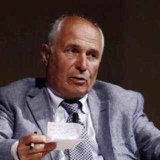 Anche il generale Camporini lascia 'Limes': "Non difende il diritto internazionale" Anche il generale Camporini lascia 'Limes': "Non difende il diritto internazionale"