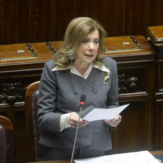 Casellati “Burocrazia costa 225 miliardi l’anno a famiglie e imprese”