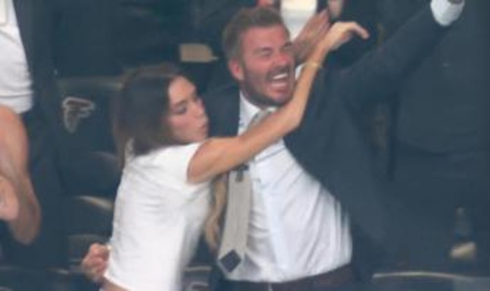 Inghilterra segna e Victoria Beckham questa volta... esulta Inghilterra segna e Victoria Beckham questa volta... esulta