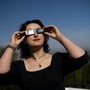 Eclissi totale, oggi lo spettacolo astronomico: ecco dove il sole sarà completamente oscurato Eclissi totale, oggi lo spettacolo astronomico: ecco dove il sole sarà completamente oscurato
