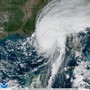Usa, l’uragano Isaia raggiunge le coste della Florida. Venti a 165 km/h